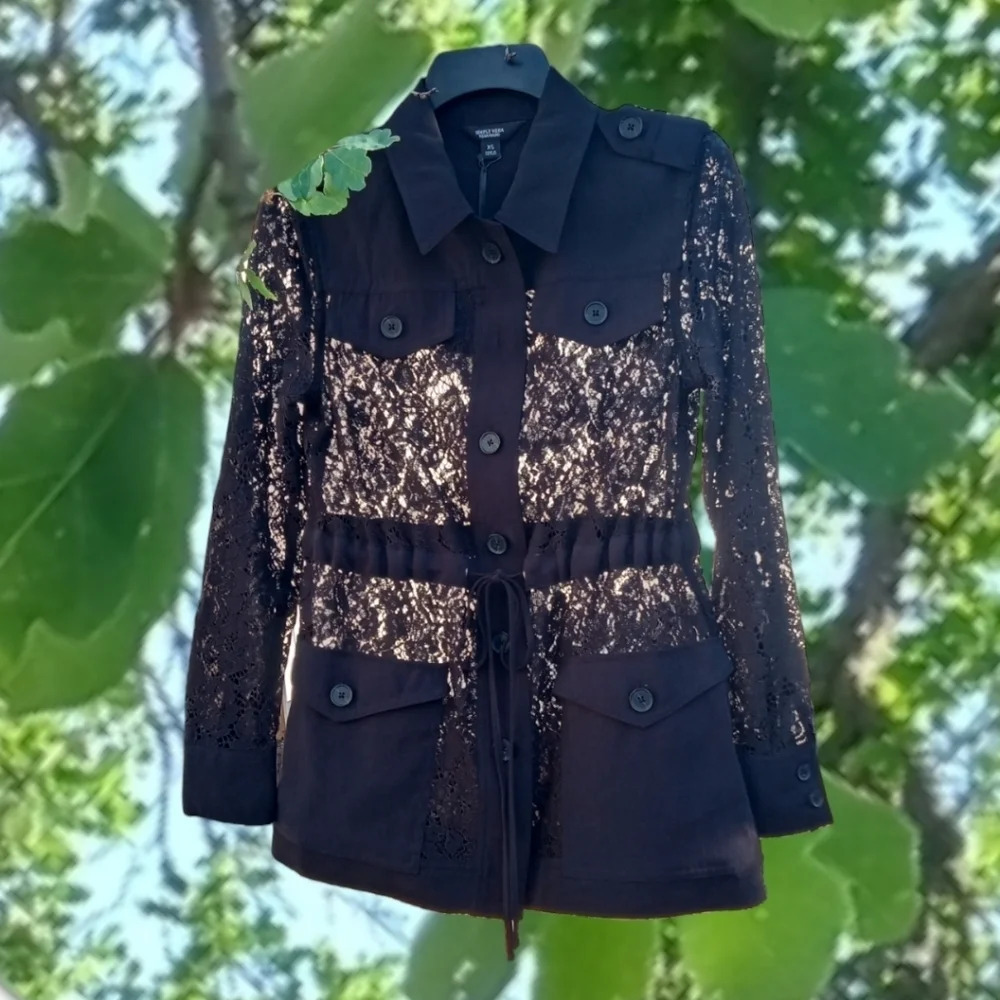 NWT Simply Vera Vera Wang black lace peekaboo jacket cover-up. Size XS. …  C210 